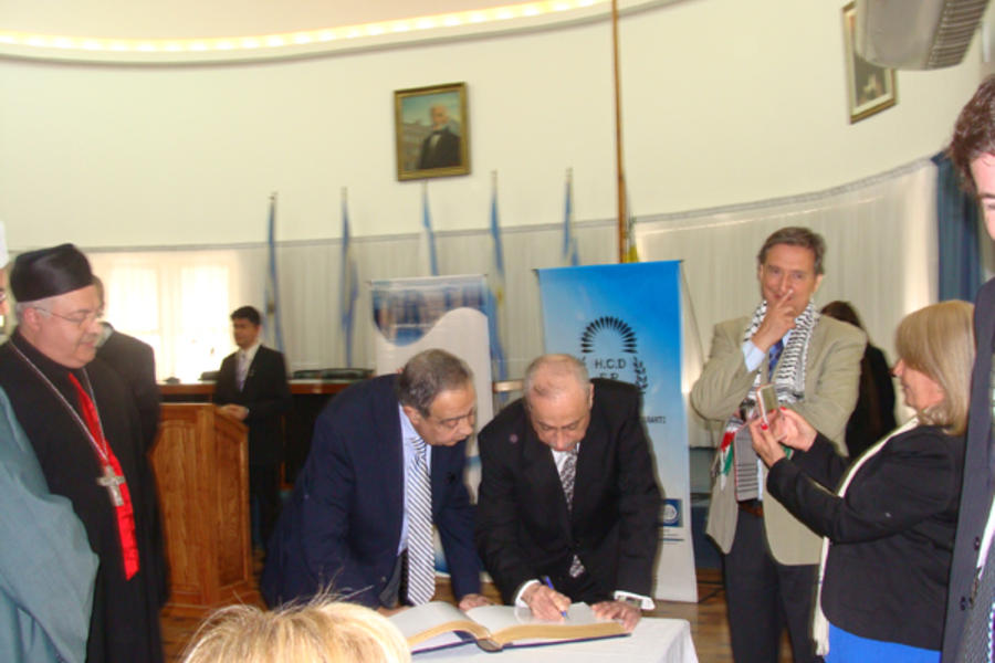 Firma de Libro de Honor - "Visitantes Distinguidos"